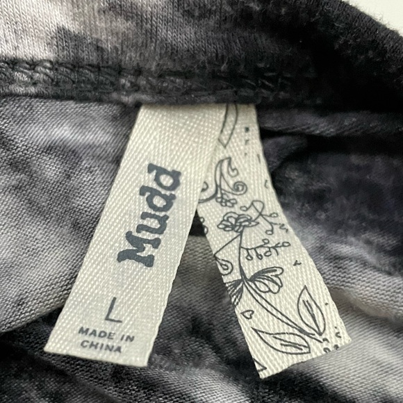 Tank Top from Mudd. Black and white. - Picture 2 of 3